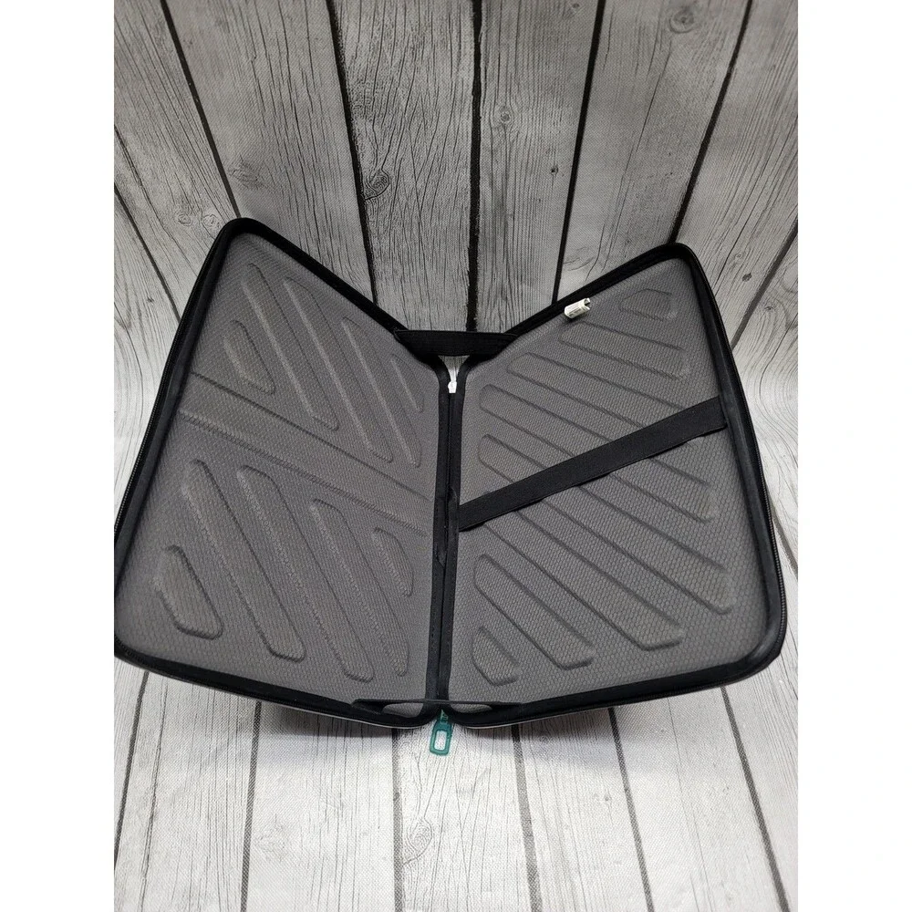 Thule Sweden Gauntlet 13x9.5 15 In Laptop Case Black Tablet sleeve zipper travel